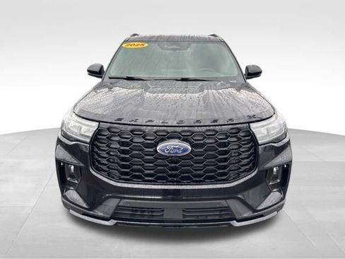 Used 2025 Ford Explorer ST-Line AWD/4WD image 2