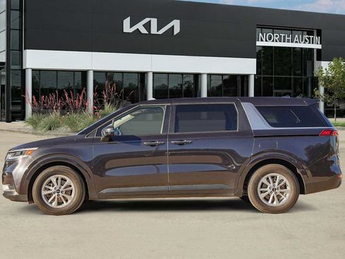 Certified 2024 Kia Carnival LX image 4