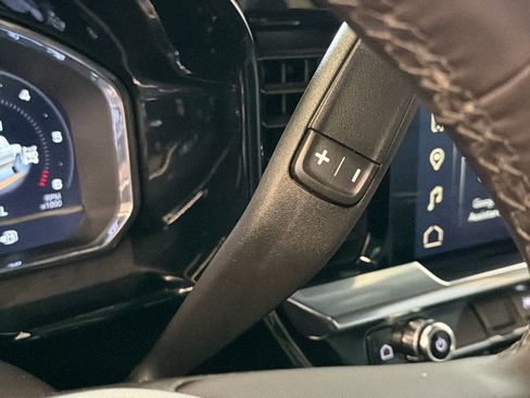 Used 2025 GMC Sierra 1500 SLT image 40