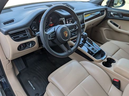 Certified 2023 Porsche Macan image 4