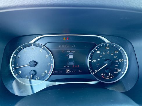 Used 2024 Nissan Frontier SV image 12