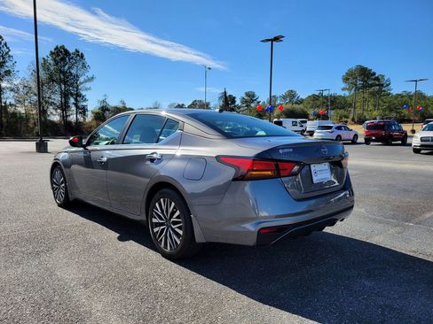 Used 2025 Nissan Altima 2.5 SV image 3