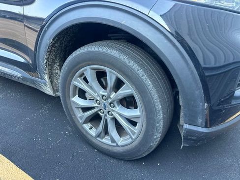 Used 2023 Ford Explorer XLT w/ Equipment Group 202A AWD/4WD image 3