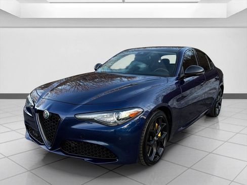 Used 2020 Alfa Romeo Giulia Sprint w/ Nero Edizione image 5