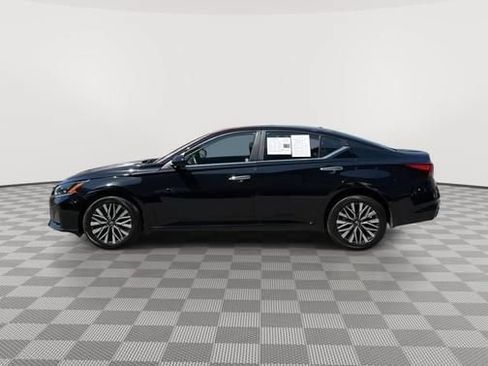 Used 2023 Nissan Altima 2.5 SV AWD/4WD image 6