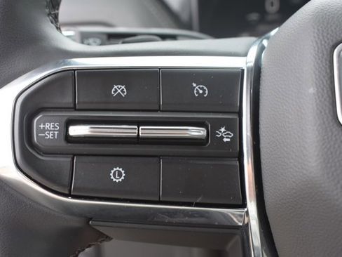 Used 2025 GMC Yukon Denali RWD image 22