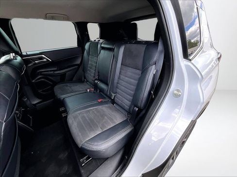 Used 2023 Mitsubishi Outlander SE AWD/4WD image 27