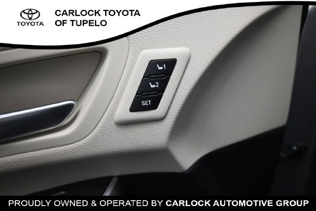 Used 2023 Toyota Sienna Platinum FWD image 20