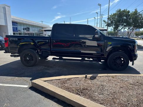 Used 2024 Ford F250 XLT w/ Black Appearance Package AWD/4WD image 4