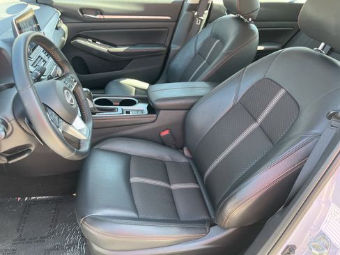 Used 2025 Nissan Altima 2.5 SR image 16