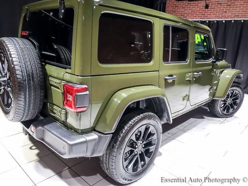 Used 2024 Jeep Wrangler Unlimited Sahara w/ Technology Group image 12