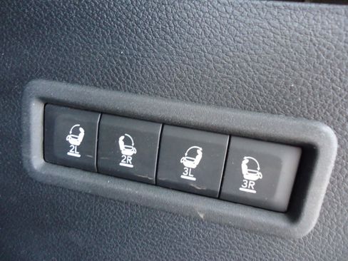 Used 2022 Jeep Wagoneer Series III w/ Premium Group I image 36