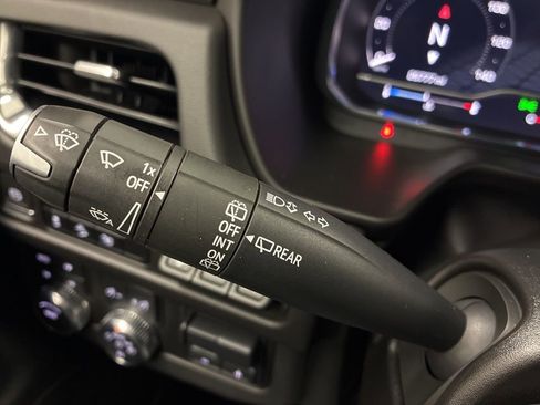 Used 2023 GMC Yukon AT4 image 30