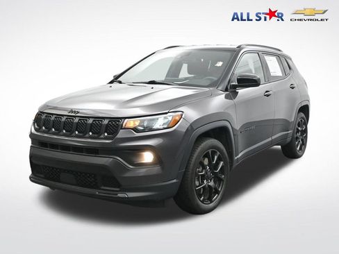 Used 2024 Jeep Compass Latitude AWD/4WD image 1