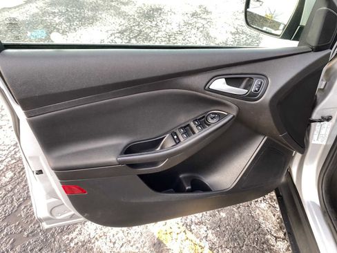 Used 2017 Ford Focus SE image 28