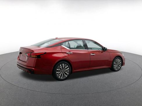 Used 2025 Nissan Altima 2.5 SV FWD image 11