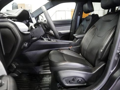 Used 2023 Jeep Compass Latitude image 12