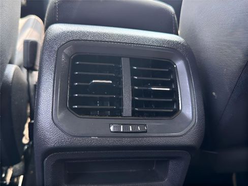 Used 2020 Volkswagen Tiguan S image 23
