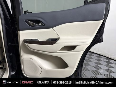 Used 2023 GMC Acadia Denali w/ Black Diamond Edition image 15