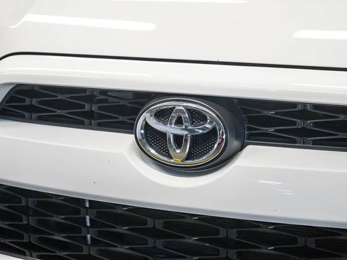Used 2018 Toyota 4Runner TRD Off-Road Premium image 8