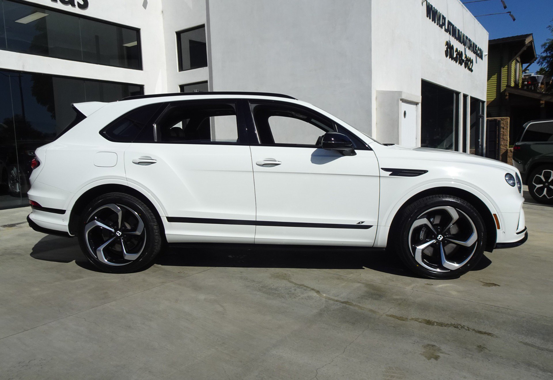 Used 2022 Bentley Bentayga AWD/4WD image 9