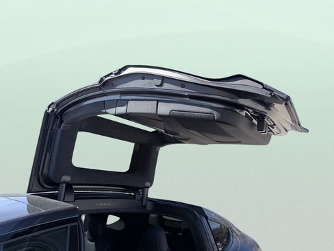 Used 2023 Tesla Model X image 32