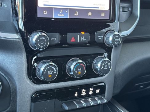 New 2026 RAM 1500 Express AWD/4WD image 18