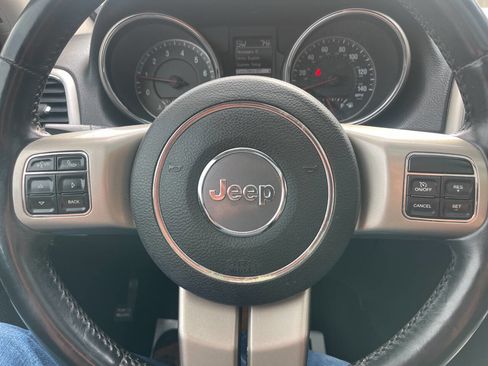 Used 2012 Jeep Grand Cherokee Laredo image 23