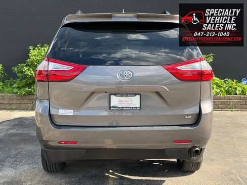 Used 2018 Toyota Sienna LE FWD image 11