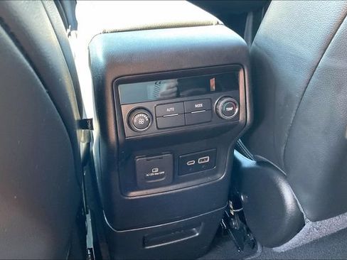 Used 2023 GMC Acadia SLT AWD/4WD image 35