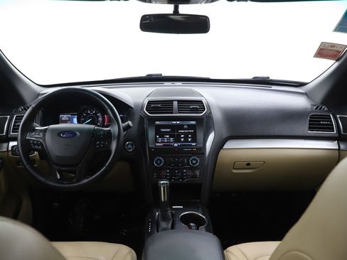 Used 2016 Ford Explorer XLT w/ Equipment Group 202A image 14