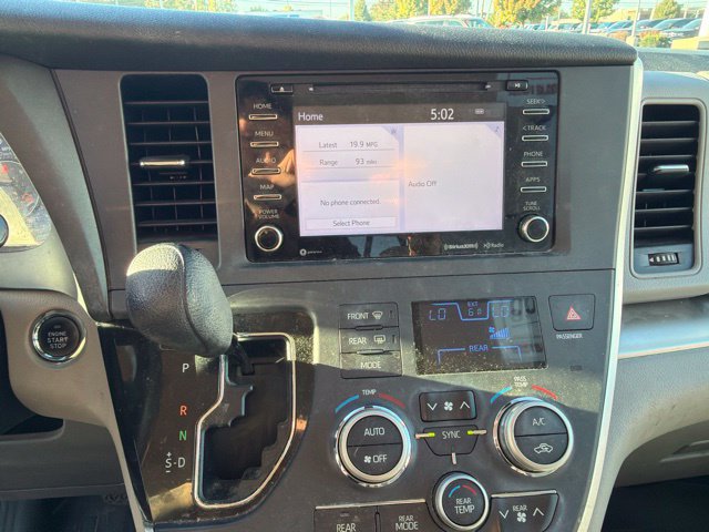 Used 2020 Toyota Sienna LE w/ LE Preferred Package FWD image 24