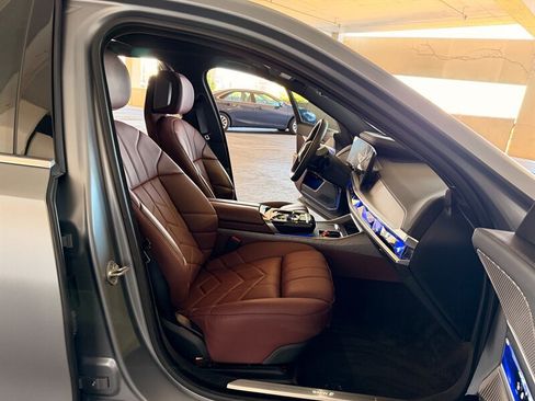 Used 2023 BMW i7 xDrive60 AWD/4WD image 19