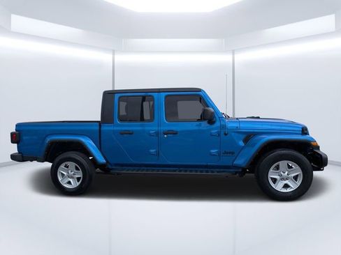 Used 2022 Jeep Gladiator Sport AWD/4WD image 2