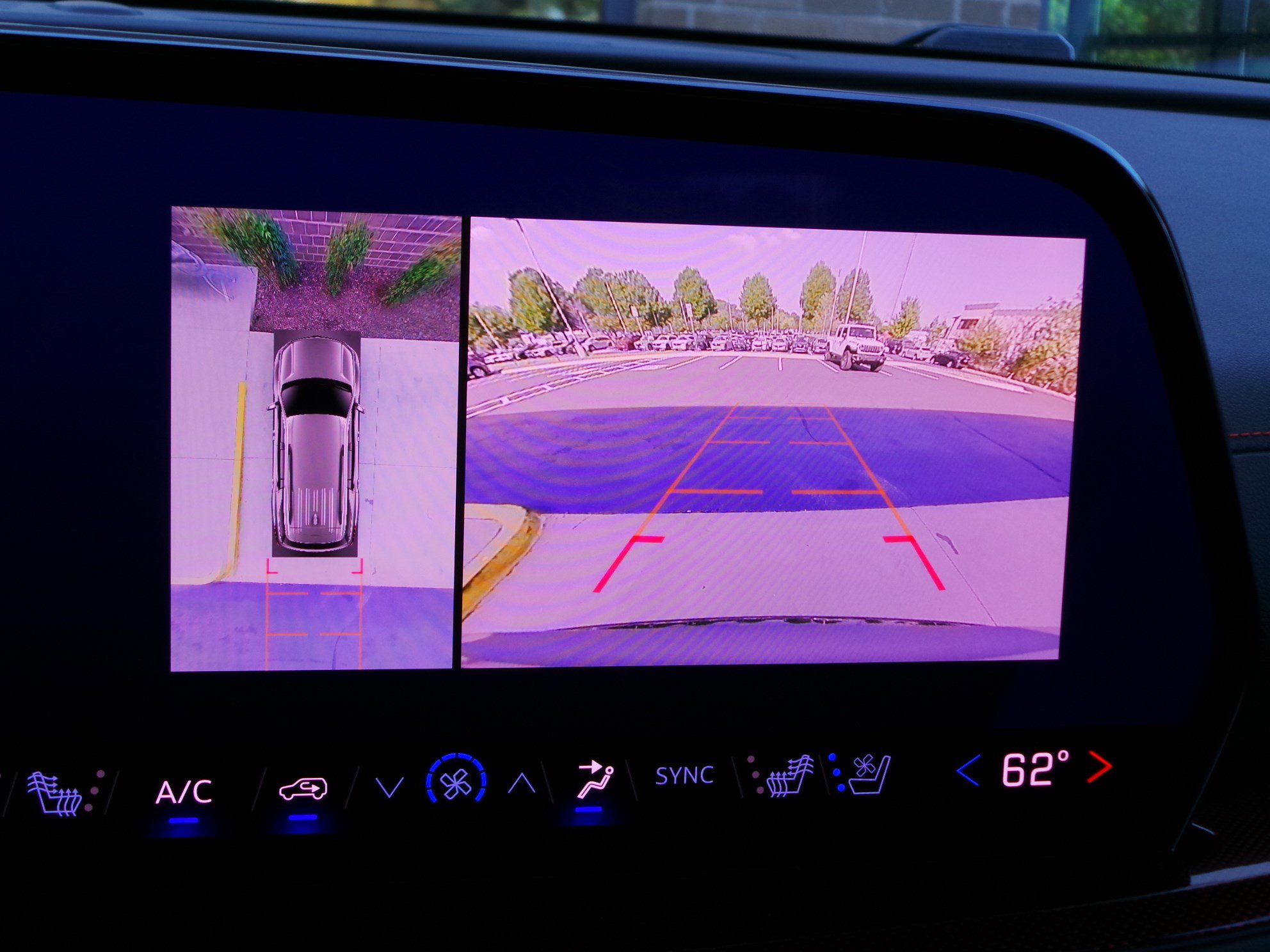 Used 2025 Chevrolet Traverse RS FWD image 15