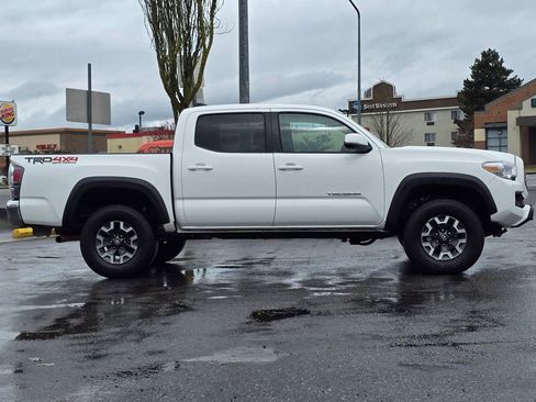 Used 2022 Toyota Tacoma TRD Off-Road image 8