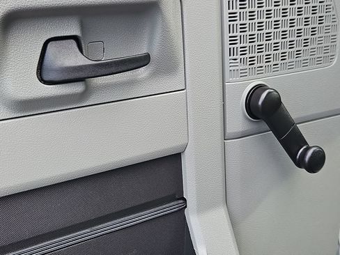 Used 2013 Ford E-150 and Econoline 150 XL image 10