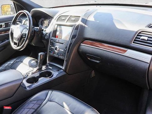 Used 2018 Ford Explorer Platinum image 30