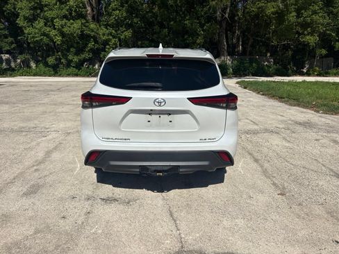 Used 2023 Toyota Highlander XLE AWD/4WD image 6