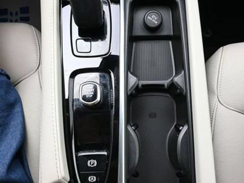 Used 2023 Volvo XC90 B6 Plus w/ Protection Package Premier AWD/4WD image 12