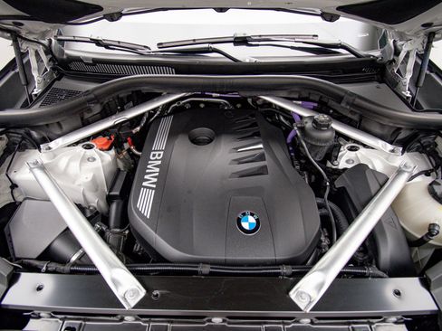 Used 2024 BMW X5 xDrive40i w/ M Sport Package AWD/4WD image 38