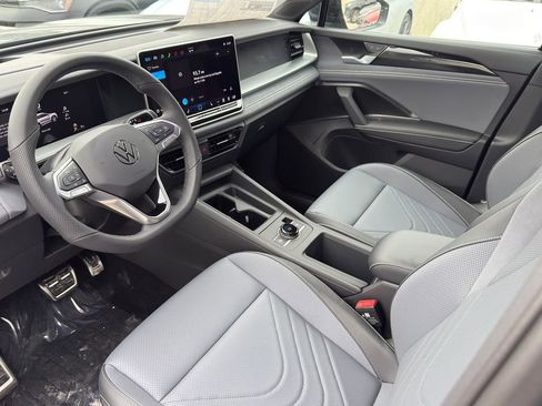 New 2026 Volkswagen Tiguan SE R-Line image 11