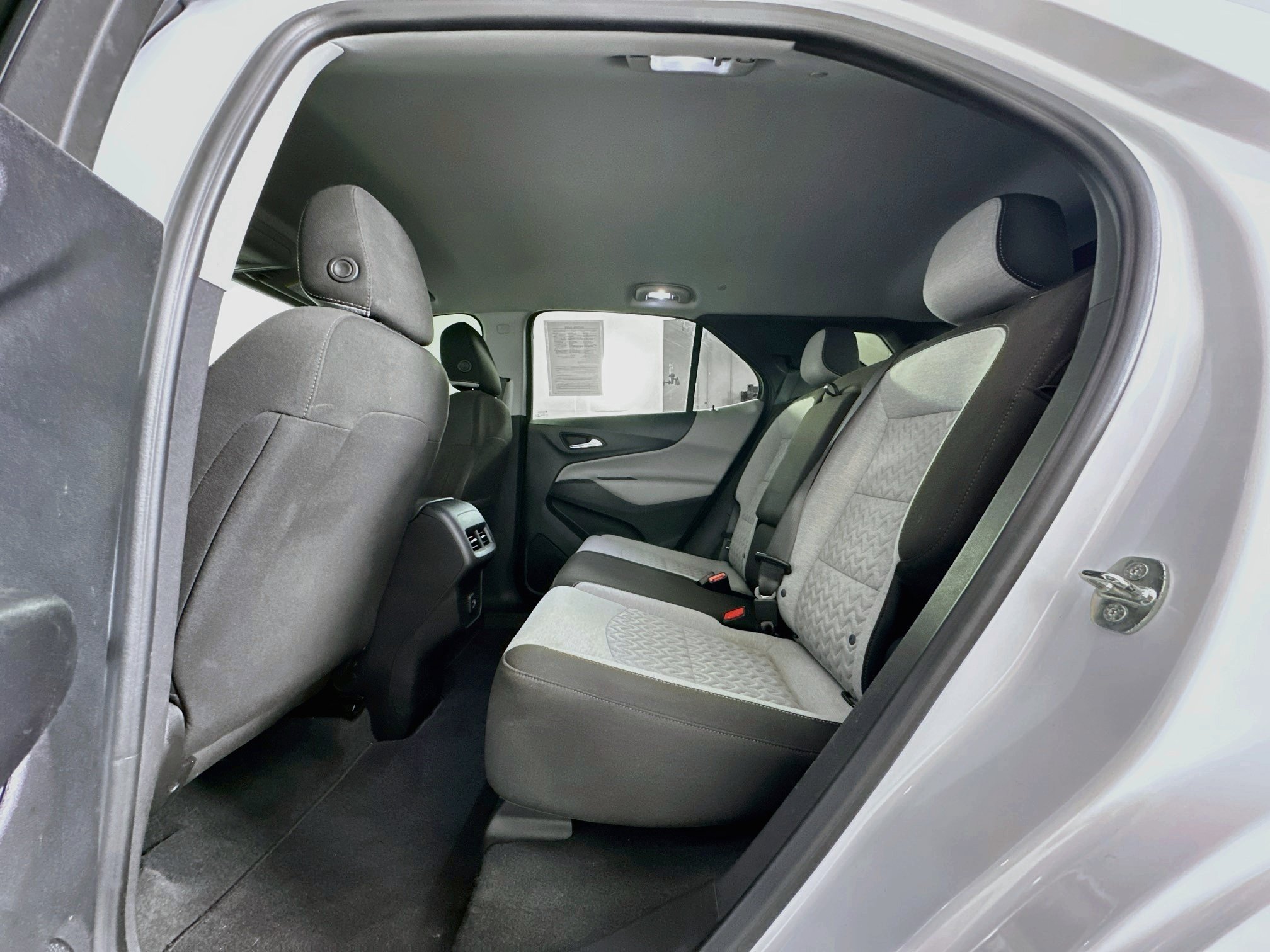 Used 2023 Chevrolet Equinox LS w/ Midnight Edition FWD image 27