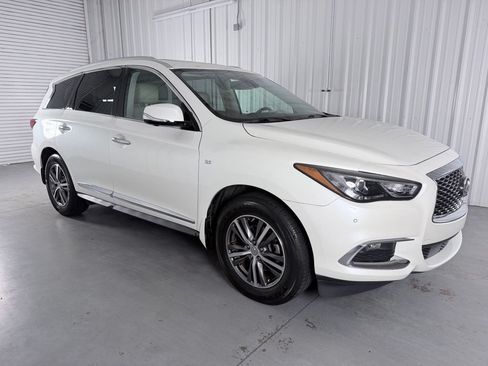 Used 2019 INFINITI QX60 Luxe w/ Essential Package FWD image 3