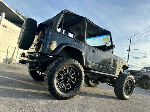 Used 1993 Jeep Wrangler S image 4