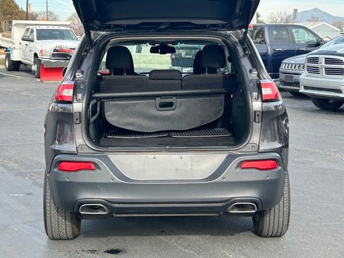 Used 2017 Jeep Cherokee Latitude w/ Comfort/Convenience Group image 34