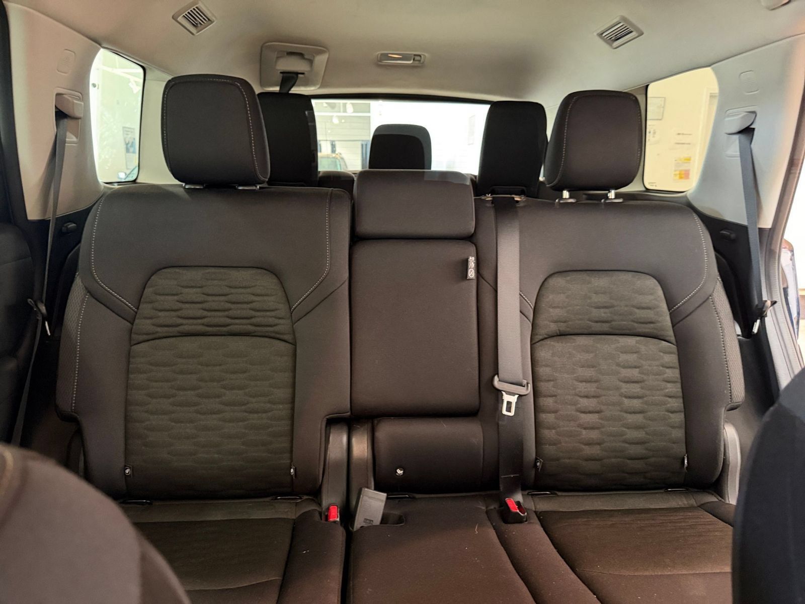 Used 2025 Nissan Pathfinder SV FWD image 39