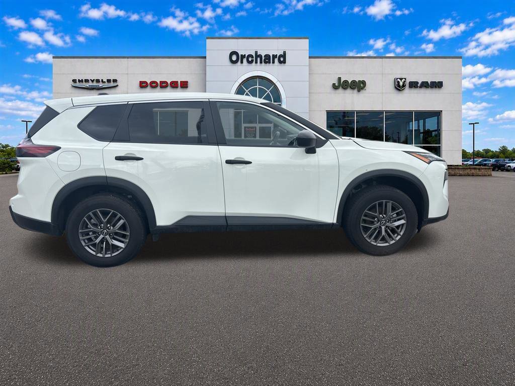 Used 2024 Nissan Rogue S AWD/4WD image 8