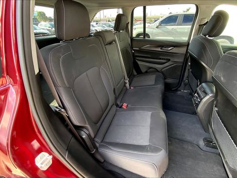 Used 2023 Jeep Grand Cherokee Laredo w/ Luxury Tech Group I image 19