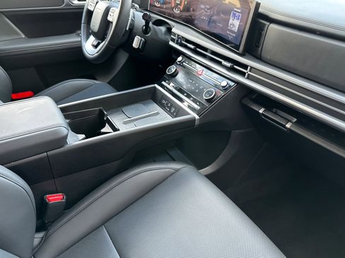 Certified 2025 Hyundai Santa Fe SEL image 19